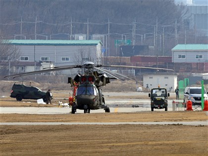 韓國軍用無人機降落撞上停機坪直升機 無人傷亡