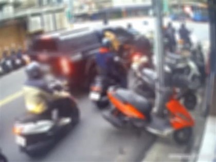 比特犬2度跳車窗咬傷人 北市動保處罰飼主14萬沒入犬隻