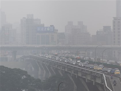 東北風挾帶境外污染物 21至23日西部空氣品質亮橘到紅燈