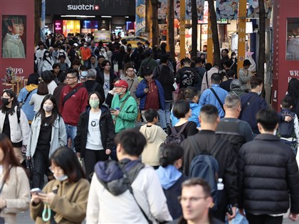 央行利率連4凍房市管制未再出手 下修經濟成長率至3.05%