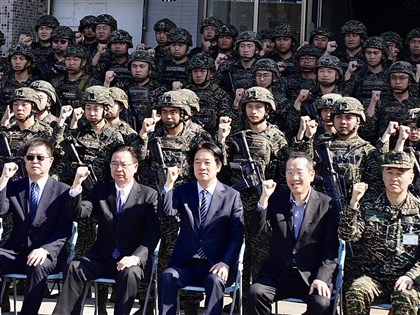 賴總統宣布國軍4/1起加薪 基層作戰部隊每月最多增1萬2000元