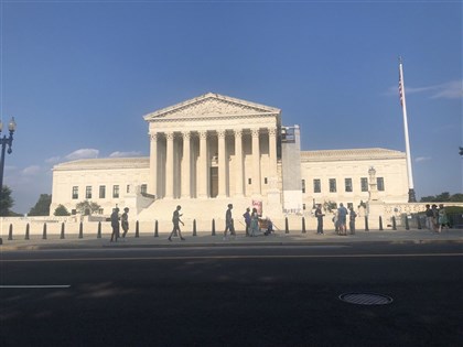 川普援引戰時法驅逐移民為何遭質疑？法界意見與政府回應一覽