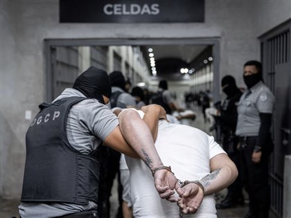 川普驅逐委內瑞拉移民 親屬抗議：移民被騙至薩爾瓦多