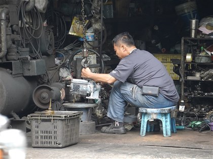 橡膠製品製造業等3行業適用僱用安定措施 最高每月可領8700元
