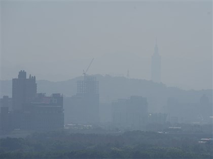 空氣品質變差 北市建議25、26日出門戴口罩