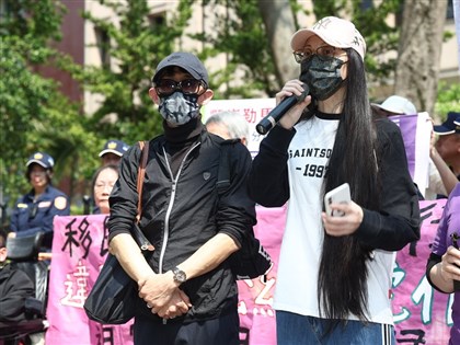 陸配亞亞限期離境丈夫聲請停止執行遭駁 法院：有危社會安定之虞