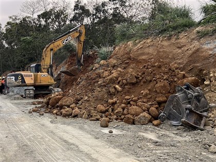 苗栗三義鄉公所發包工程邊坡坍塌 1名工人遭活埋