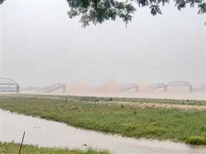 緬甸地震大量傷患湧入首都奈比多醫院 90年歷史橋梁倒塌[影]