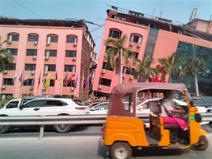 緬甸地震瓦城居民驚險逃出 憂家人無生還機會