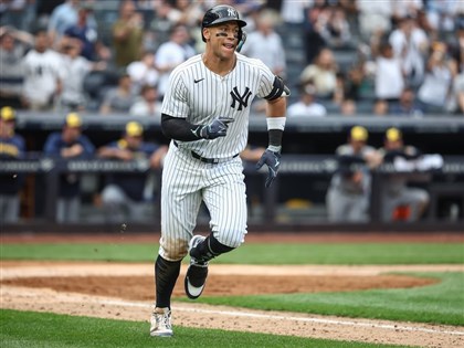 洋基MVP三連星3球3轟寫MLB新紀錄 20比9血洗釀酒人[影]