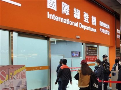 陸配恩綺涉武統言論 將從松山機場搭機離台