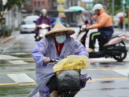 華南雲雨區東移 北台灣易有局部大雨高溫僅15到17度