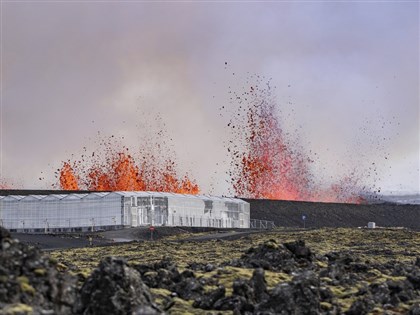 冰島西南雷克雅內斯半島火山爆發 附近漁村撤離[影]