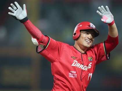 朱育賢開轟達成生涯千安里程碑 中職史上第2人[影]