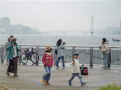 吳德榮：各地多雲時晴高溫31度 13日鋒面快速通過