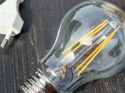 能源智庫：2024年全球再生能源發電占比32% 創新高