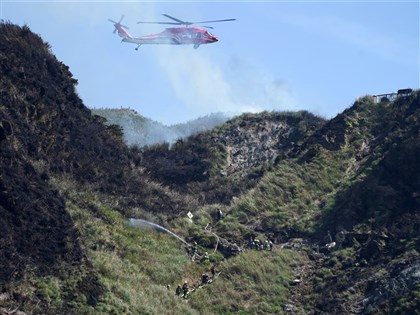陽明山火災蔓延30公頃 空勤總隊雙北消防齊灌救