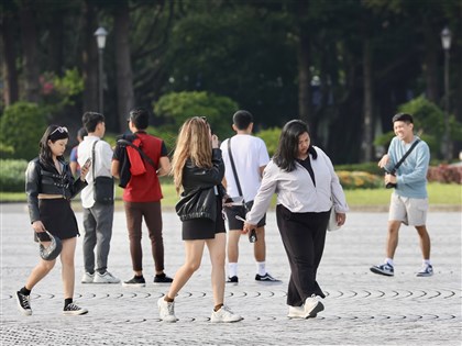 全台暖熱西半部上看30度 19日起2波鋒面帶來水氣
