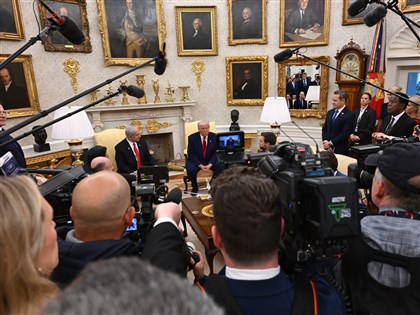 白宮：路透彭博等通訊社不再是川普隨行記者團固定成員