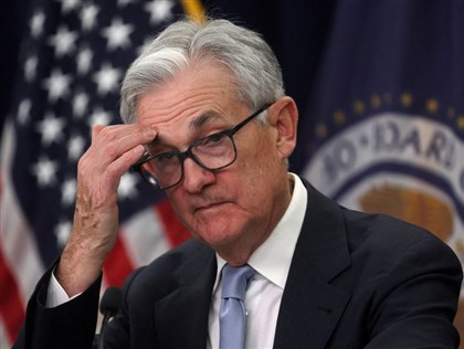 Fed陷通膨和經濟趨緩兩難 鮑爾稱降息前保持觀望