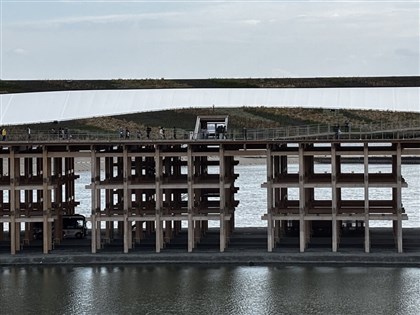 世博大屋頂環被指「歪歪的」 主辦單位闢謠強調安全無虞