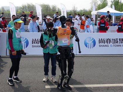 全球首個機器人半馬北京開跑 「天工Ultra」2小時40分奪冠