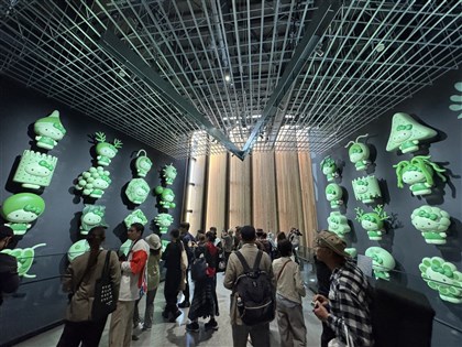 世博日本館展火星隕石 凱蒂貓變身32種藻類吸客