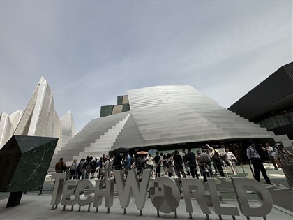 一片晶圓轉化成地球 TECH WORLD館大秀台灣科技實力