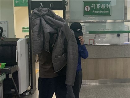 家寧母涉逃漏稅20萬交保限制出境出海 不發一語離開