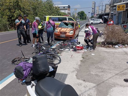 康橋國際學校學生單車環台出車禍 7學生1駕駛受傷