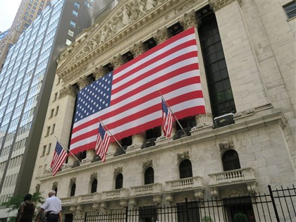 美官員稱美中關稅戰可望降溫 美股收高道瓊漲逾千點