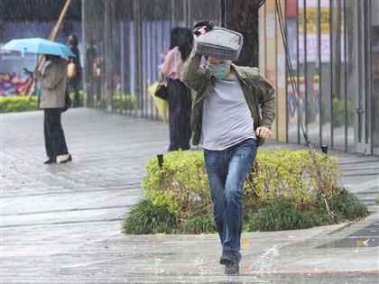 吳德榮：鋒面位於北部附近 北台灣防局部短暫陣雨雷雨