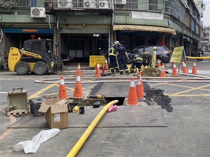 台中天然氣遷管殘氣外洩閃燃8傷 市府開罰30萬令停工改善