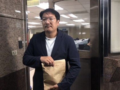 張淵翔涉非法用戶政個資助罷免 請辭基隆民政處長獲准