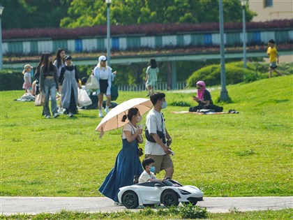 各地晴時多雲天氣偏熱 高雄市飆36度
