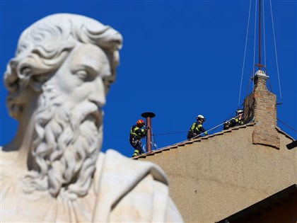 教宗選舉地西斯汀教堂架起煙囪 選舉結果看冒煙顏色