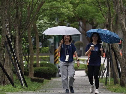 吳德榮：週末天氣偏暖水氣多 留意局部陣雨