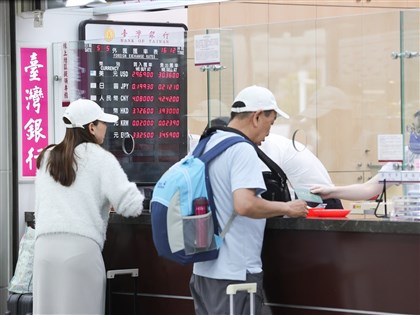 台幣強升銀行App系統塞車 金管會：民眾換匯量遽增