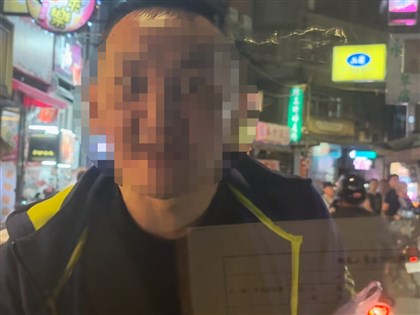 基隆醉男不滿罷團廣播太吵 攔車叫囂撕布條遭送辦