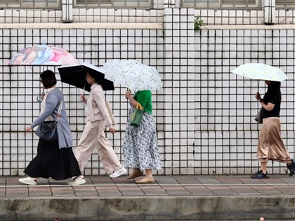 新北桃園14縣市大雨特報 北台灣舒適、南部悶熱高溫32度