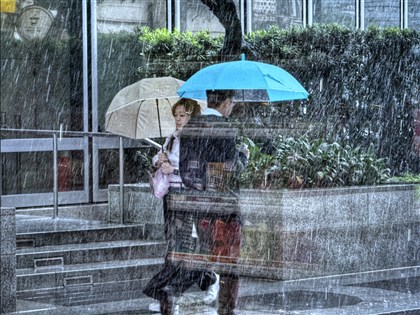 雙北台中10縣市大雨特報 上午竹苗地區雨勢最盛