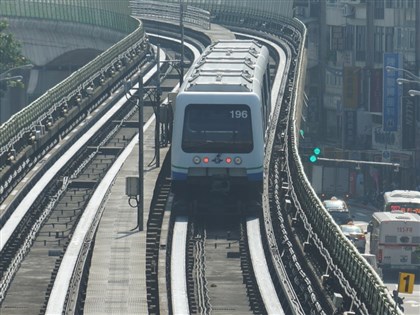 北捷文湖線上班尖峰一度異常 列車卡站間10分鐘人潮擠滿月台