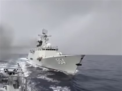 中國軍艦突轉彎阻攔險相撞 菲律賓軍方嚴重關切[影]