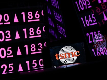台股早盤漲逾300點 台積電勁揚23元進逼千元