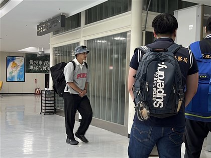 藝人威廉涉躲兵役案 新北警赴台東機場帶回