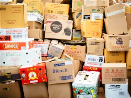 路透：美國再調降對中國小額包裹關稅 從54%降至30%