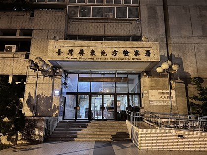 罷免伍麗華案連署涉偽造文書 領銜人張芳碩遭聲押、2被告交保