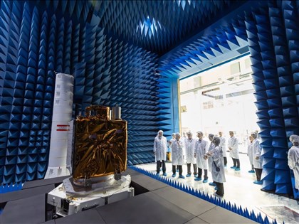 吳誠文：福衛8號首顆衛星10月升空 關鍵元件自製率達84%