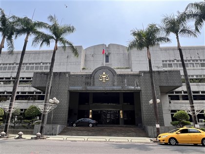涉伍麗華罷免案死亡連署 領銜人張芳碩羈押禁見