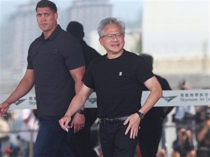 黃仁勳抵台今晚與魏哲家晚餐 輝達總部地點可能19日宣布